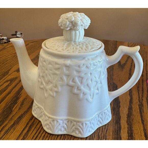 Lenox Butler's Pantry Garden Party Teapot China Collectible Decor China Cottage - Picture 1 of 5